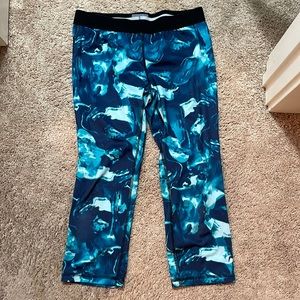 Soffedri 3/4 length leggings, size large